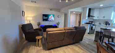 Great room w/ALL UTILITIES INCL