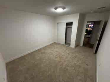 Great room w/ALL UTILITIES INCL