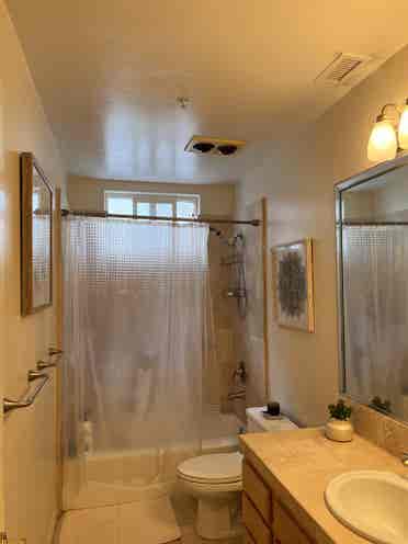 large room available in S. Redondo