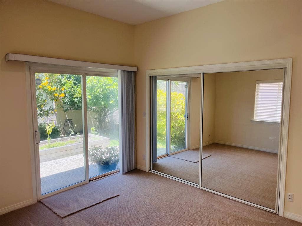 large room available in S. Redondo
