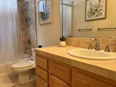 large room available in S. Redondo
