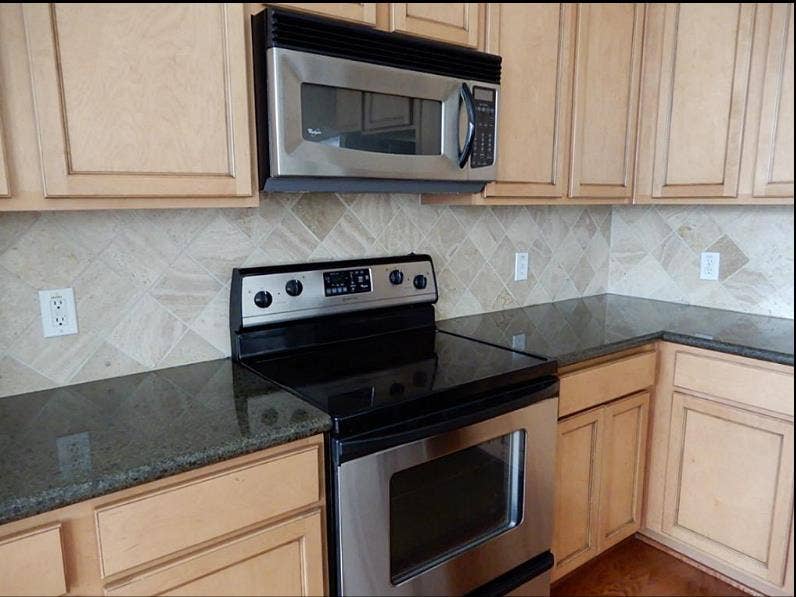 EADO area - ISO female roommate.
