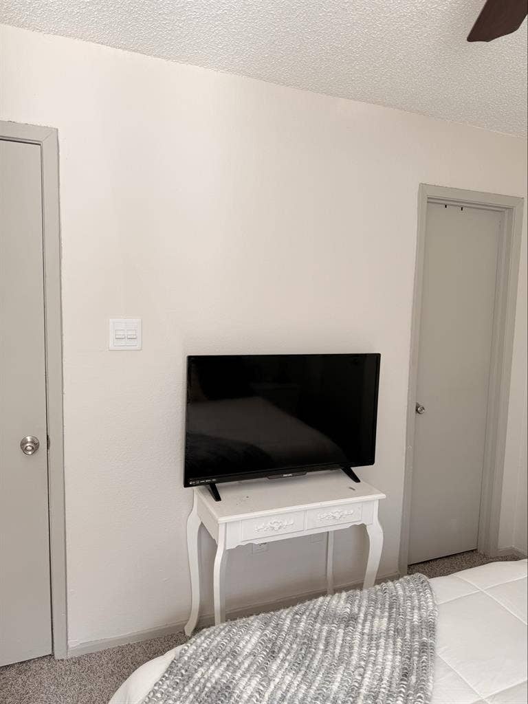 ROOM AVAILABLE NOW