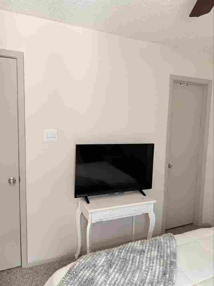 ROOM AVAILABLE NOW