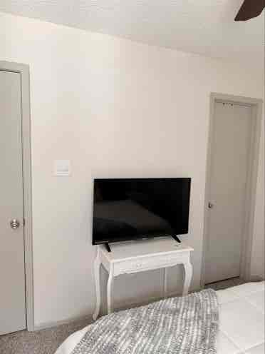 ROOM AVAILABLE NOW