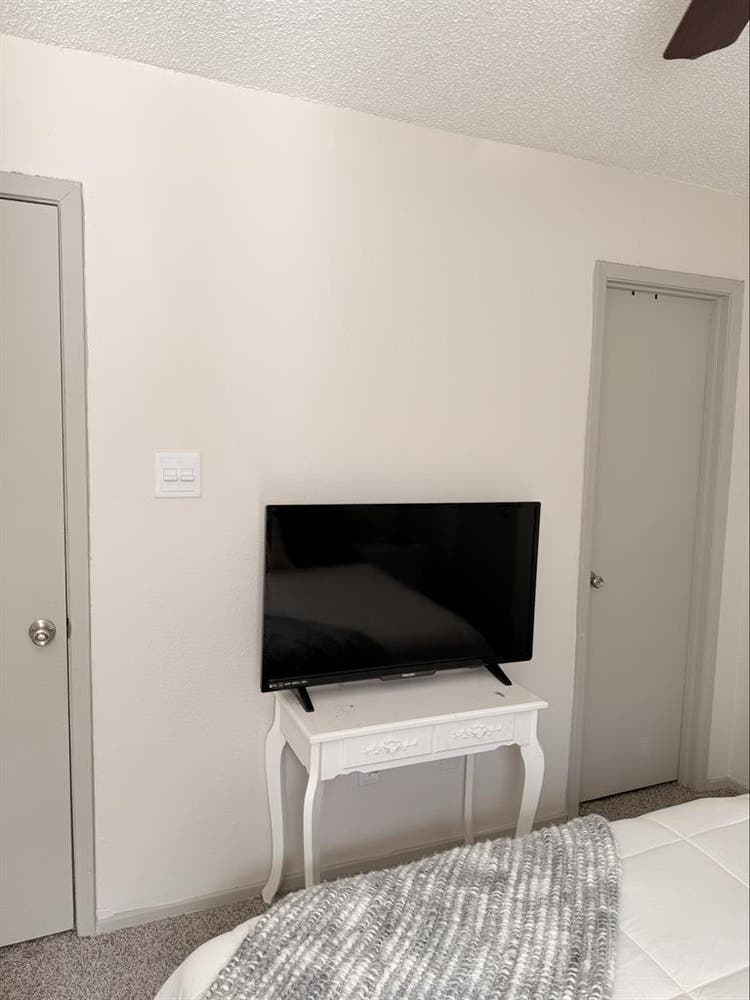ROOM AVAILABLE NOW