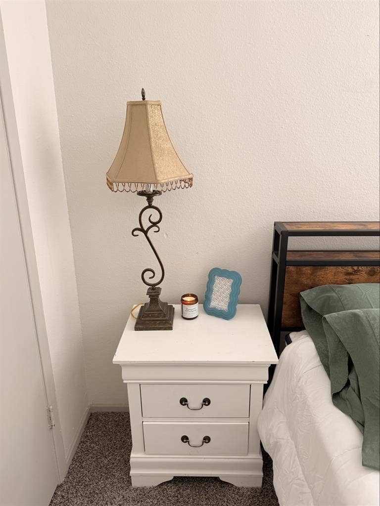 ROOM AVAILABLE NOW