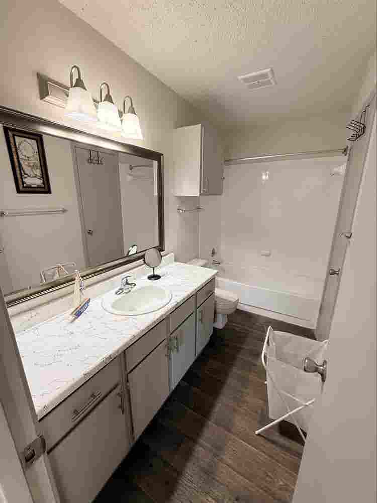 ROOM AVAILABLE NOW