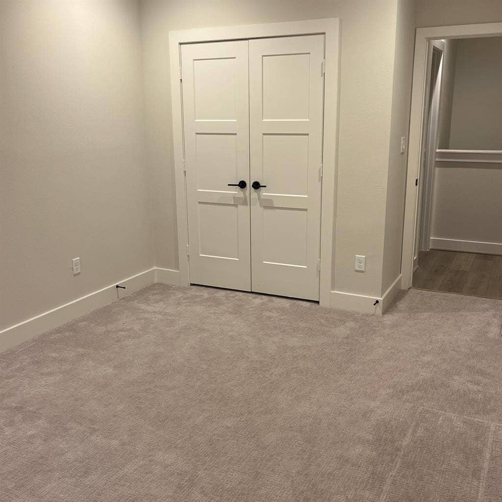 Private BD & BR - Driveway parking