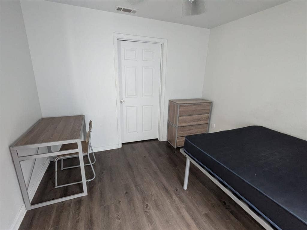 1 bedroom with shared living