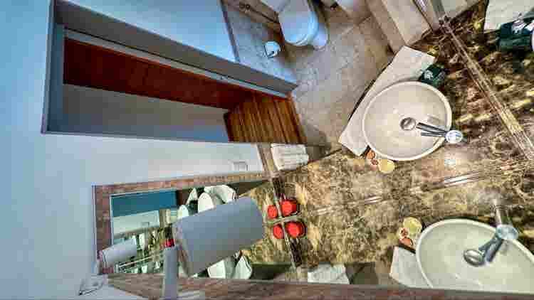 Recámara con baño privado.