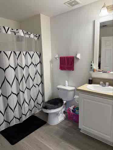 ROOM FOR RENT *PRIVATE BATHROOM*