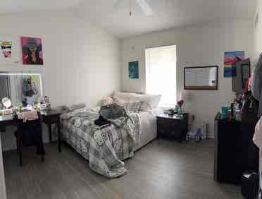 ROOM FOR RENT *PRIVATE BATHROOM*