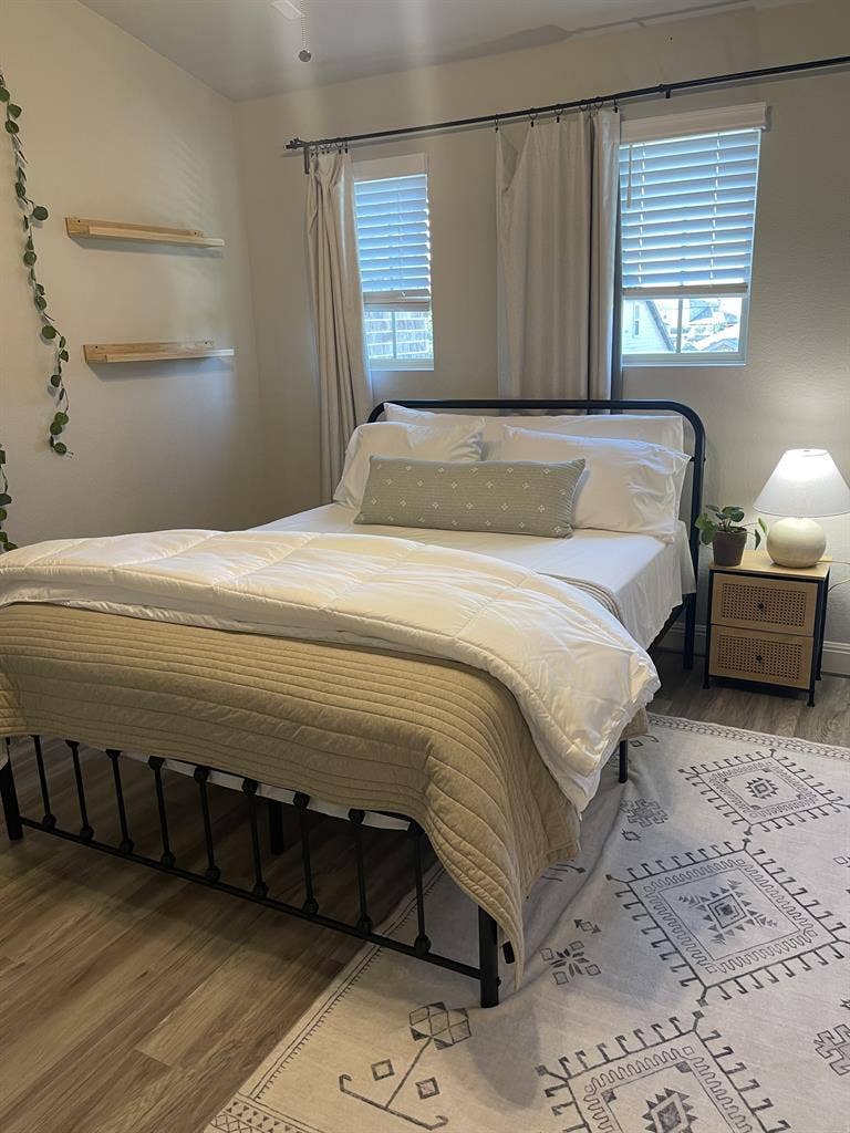 Large Clean Fully Furnished Room