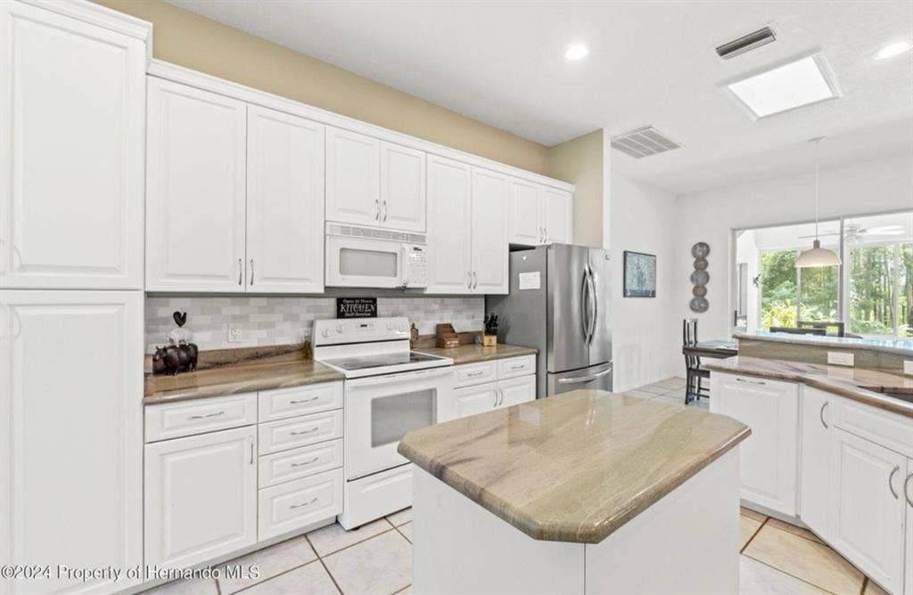 2 rooms shared bathroom