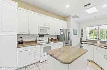 2 rooms shared bathroom