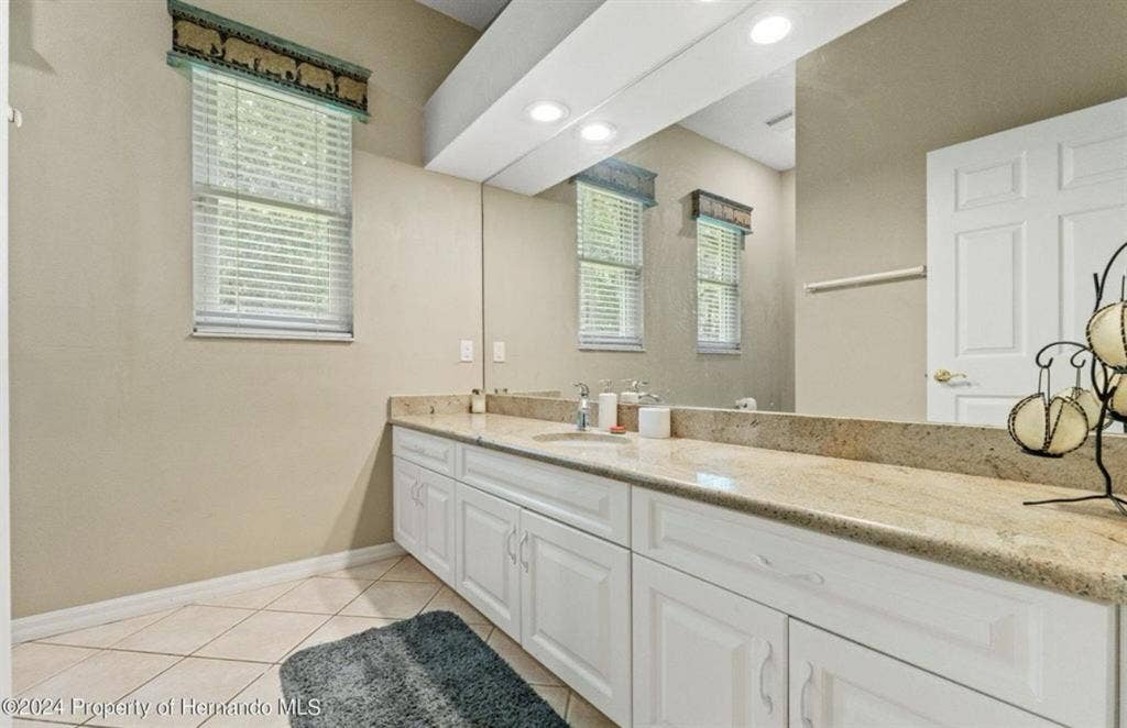 2 rooms shared bathroom