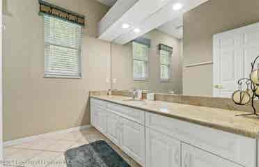 2 rooms shared bathroom