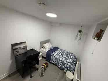 Room in rent available ASAP