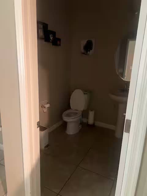 Room 2 | Close to DT Chandler