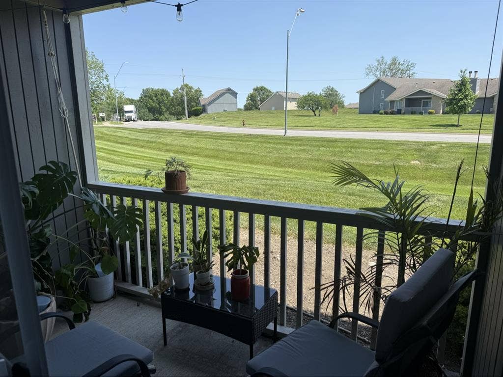 Looking for Kansas City roommate!