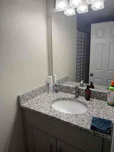 Looking for Kansas City roommate!