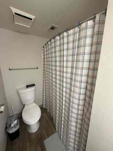 Looking for Kansas City roommate!