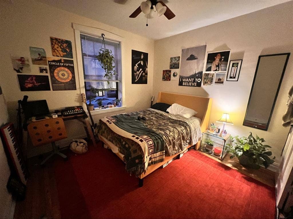Ravenswood room available August 1