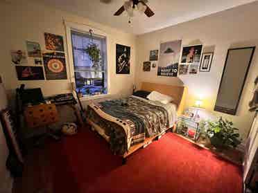 Ravenswood room available August 1