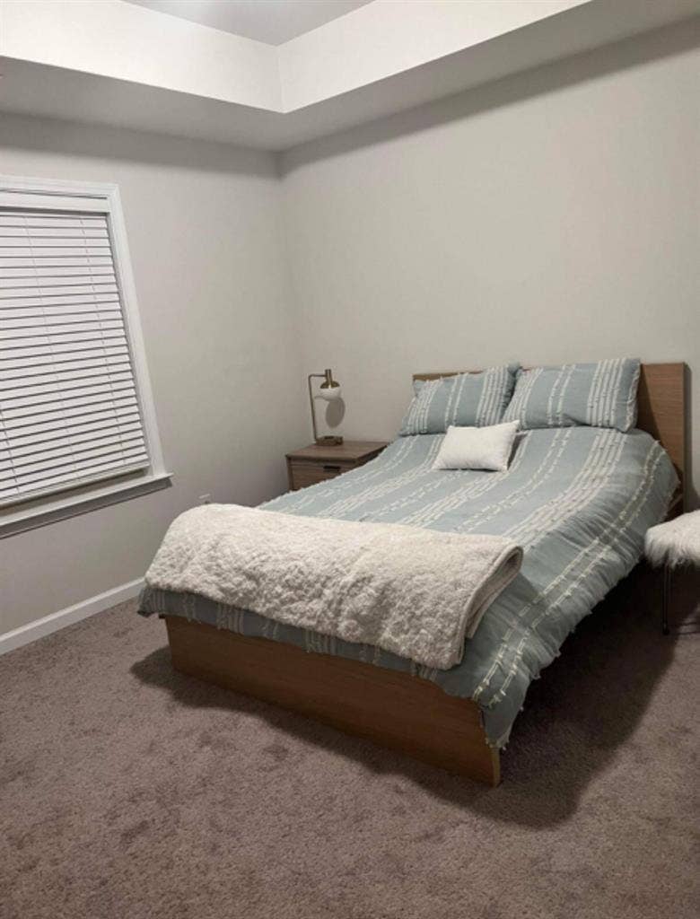Looking for a roommate to move in