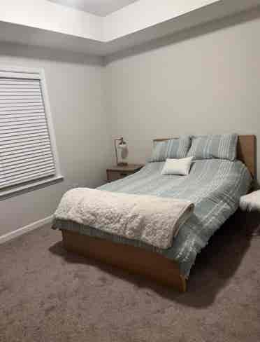 Looking for a roommate to move in