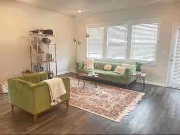 Looking for a roommate to move in
