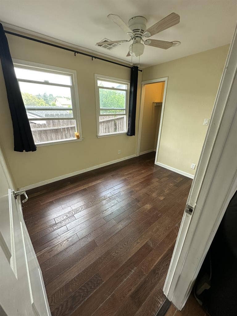 Medium sz room in Echo Park