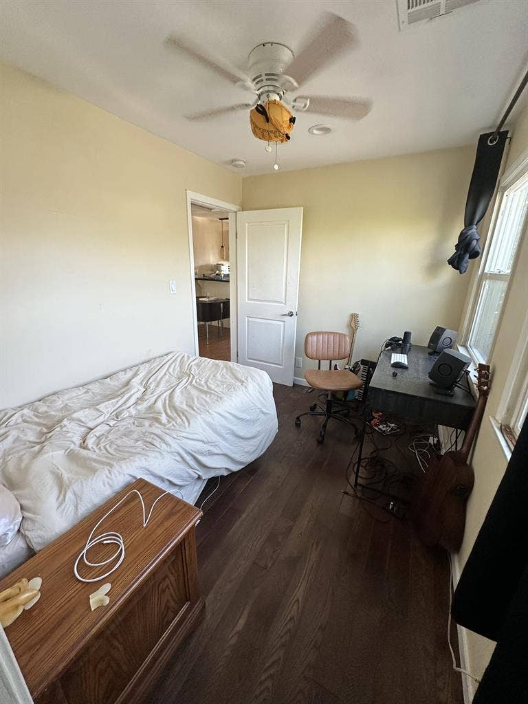 Bedroom w/shared bath in Echo Park