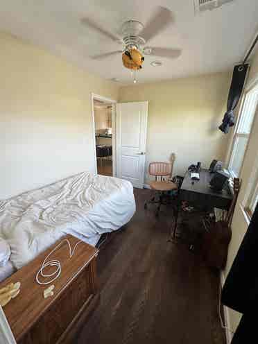 Bedroom w/shared bath in Echo Park