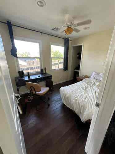 Bedroom w/shared bath in Echo Park