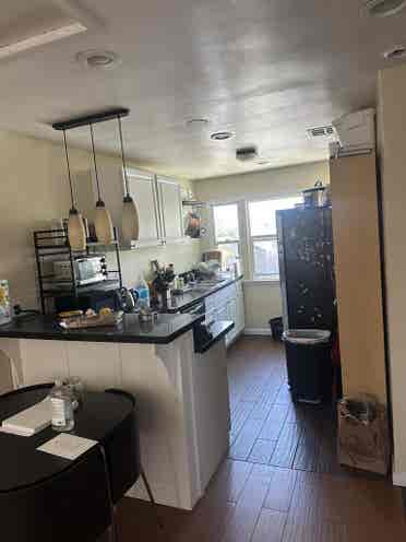 Medium sz room in Echo Park