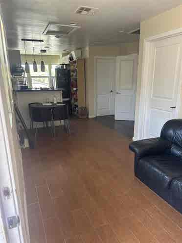 Medium sz room in Echo Park