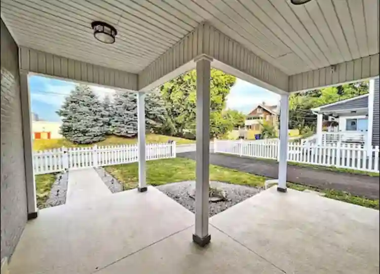 Rooms for rent / House for rent