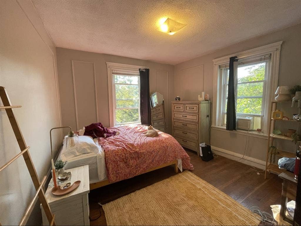 ISO FEMALE ROOMMATE