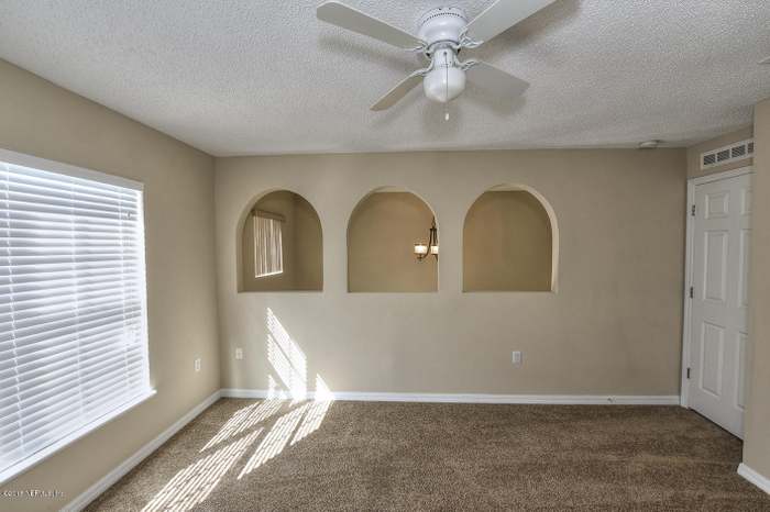 Room available for rent on Westside