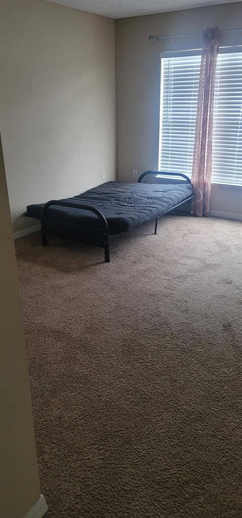 Room available for rent on Westside
