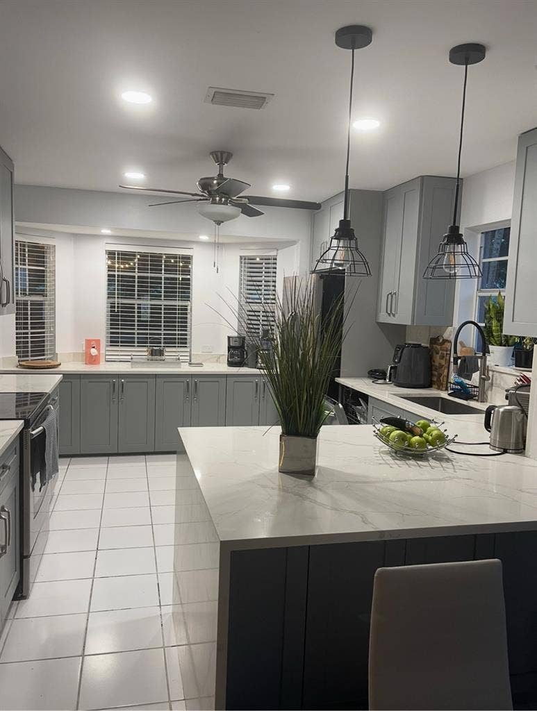 Room for rent in coconut creek