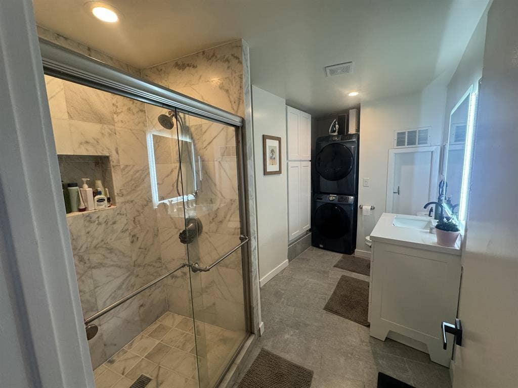 Spacious room with or with bathroom