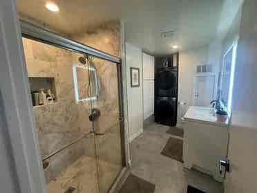 Spacious room with or w/o bathroom