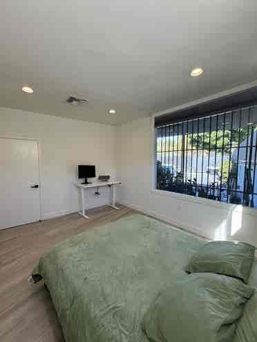 Spacious room with or w/o bathroom