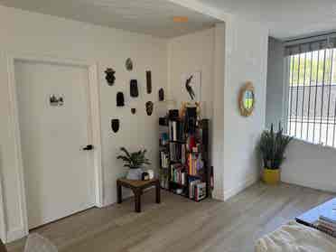 Spacious room with or w/o bathroom