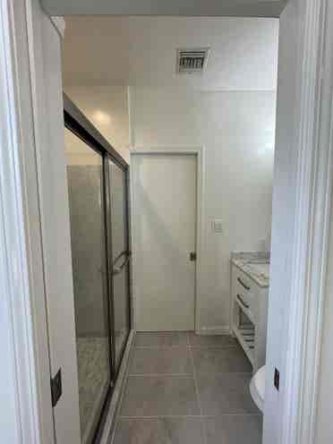 Spacious room with or w/o bathroom