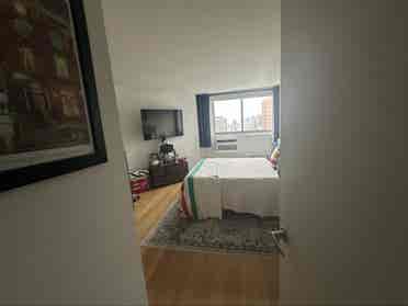 Looking for roommate
