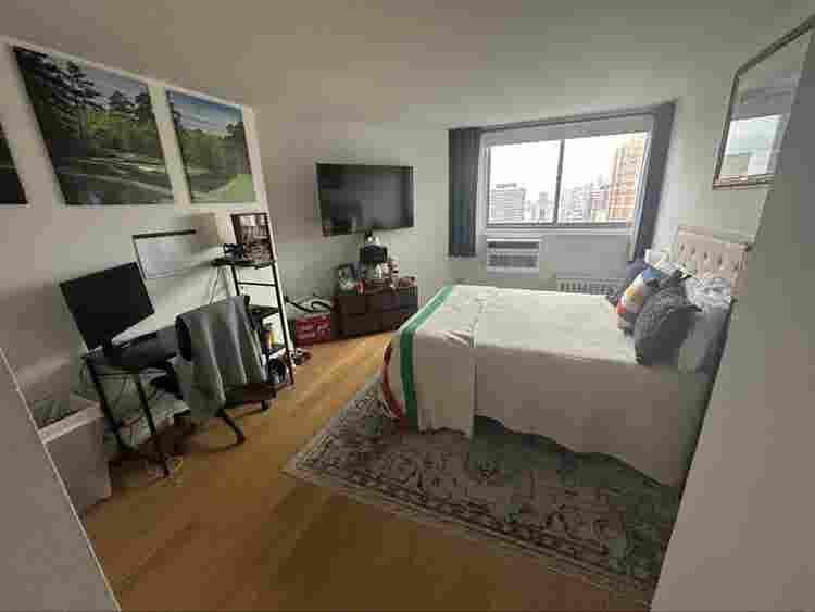 Looking for roommate